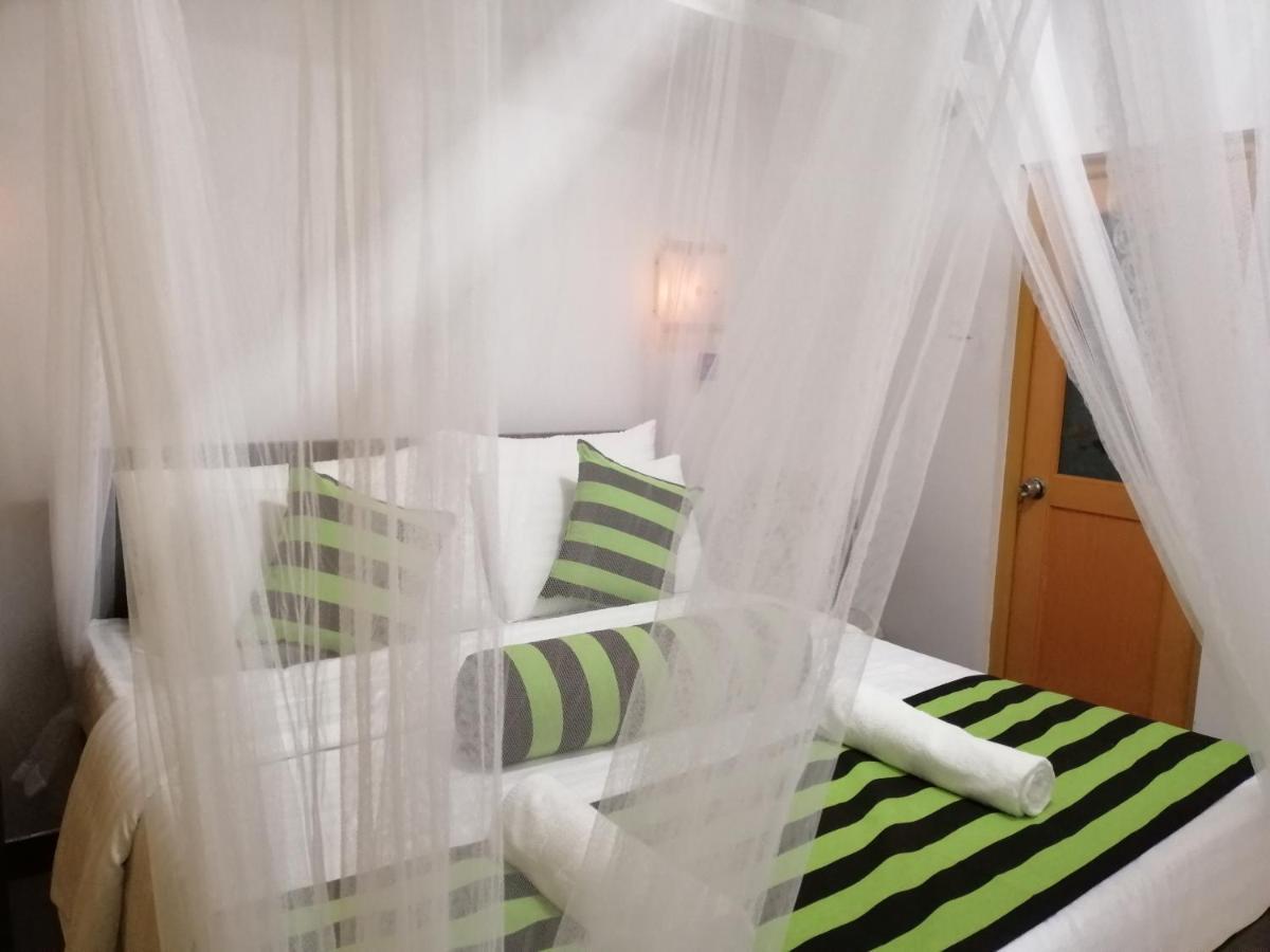 Ritz Inn Ella Kültér fotó