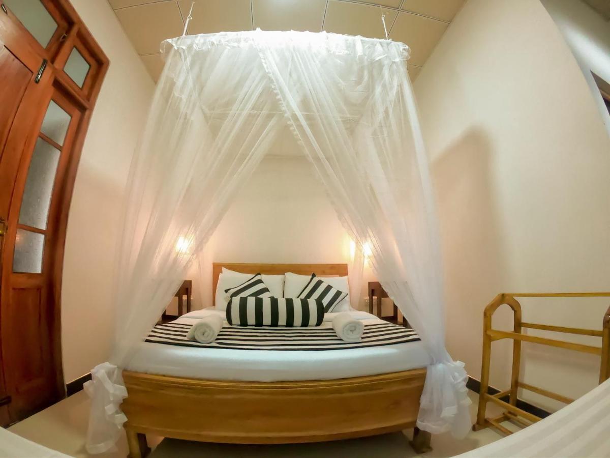 Ritz Inn Ella Kültér fotó