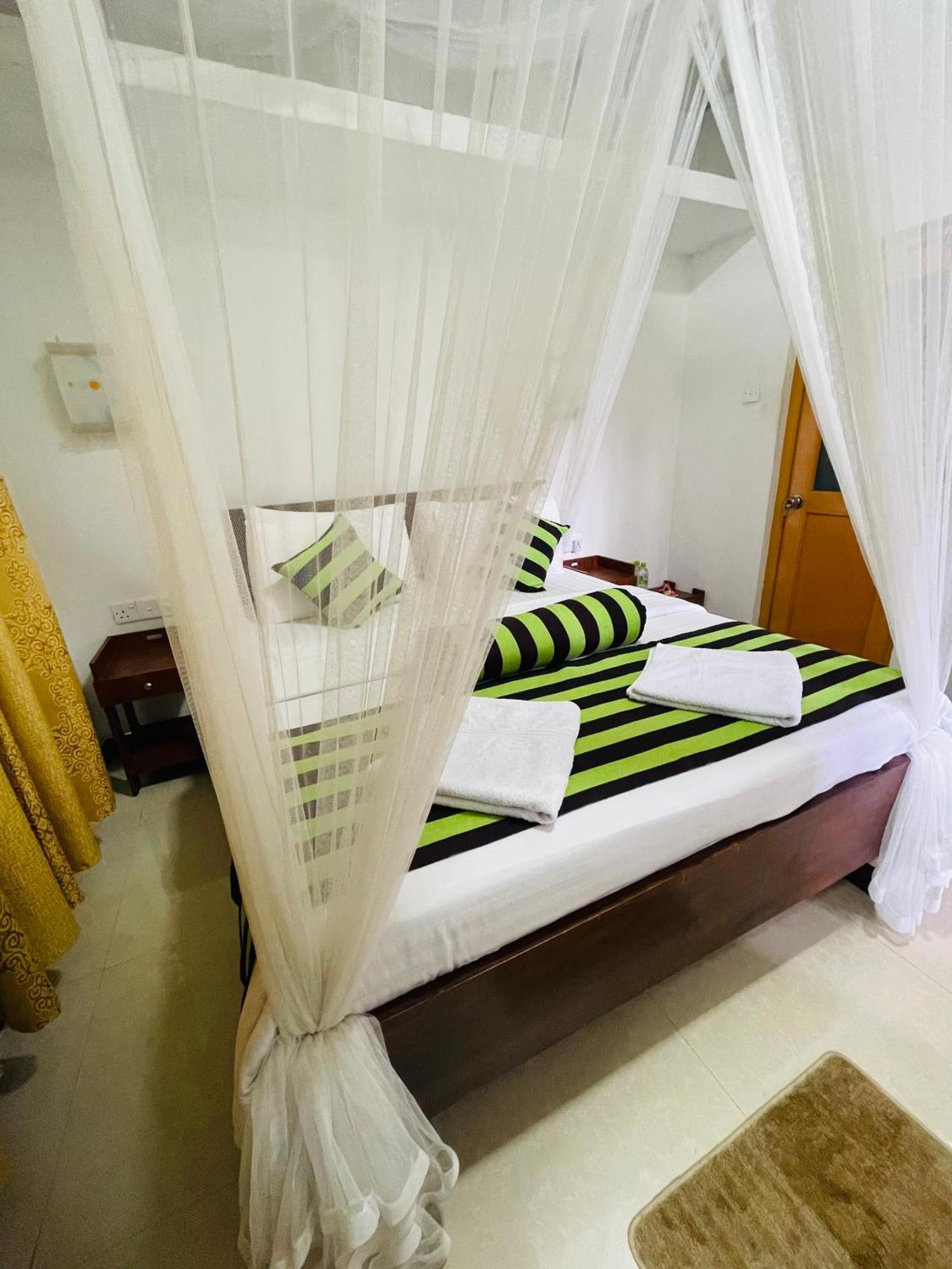 Ritz Inn Ella Kültér fotó