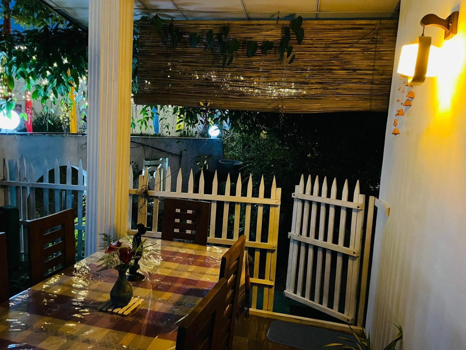 Ritz Inn Ella Kültér fotó